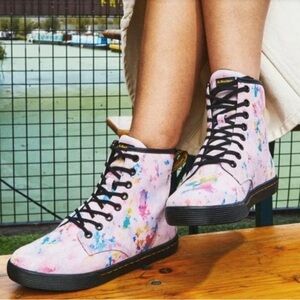 Absolutely gorgeous pink Sheridan design Doc Martens EUC size 7